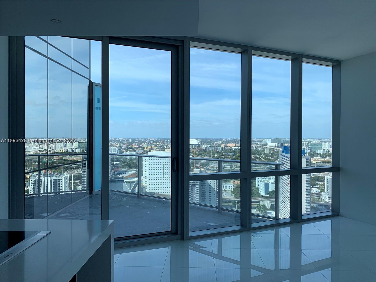 PARAMOUNT MIAMI WORLDCENT - Residential