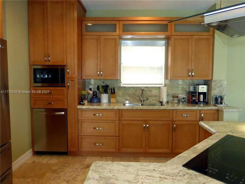 KARENERO FALLS - Residential Lease