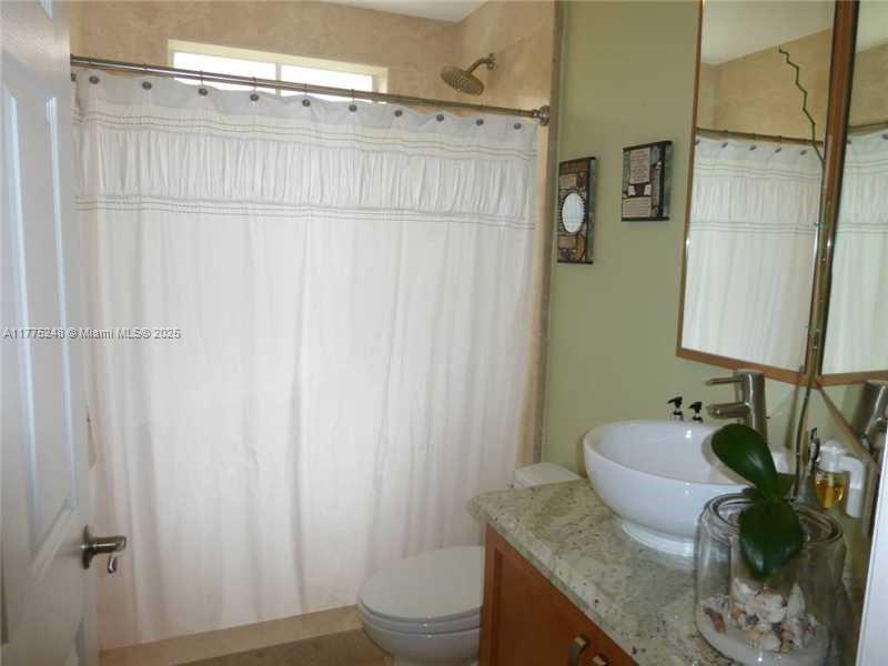 KARENERO FALLS - Residential Lease