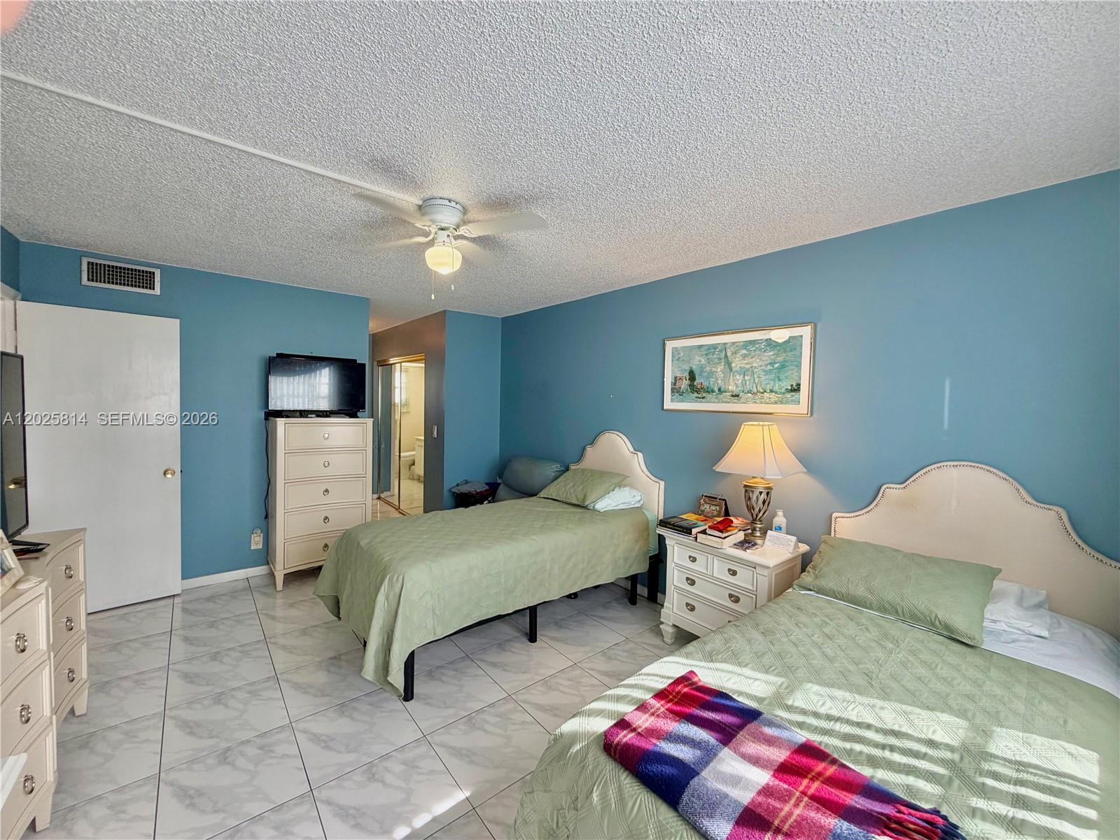 LAUDERDALE OAKS CONDO XV - Residential