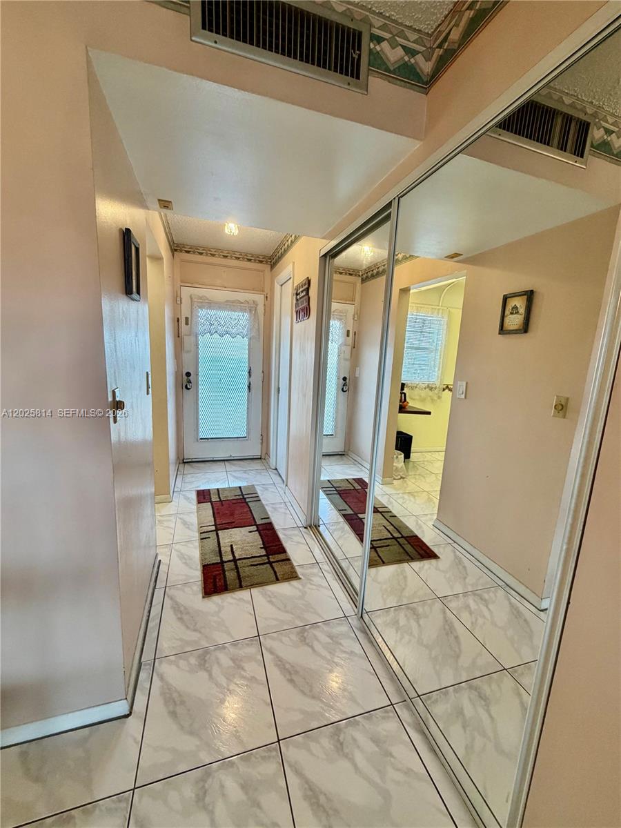 LAUDERDALE OAKS CONDO XV - Residential