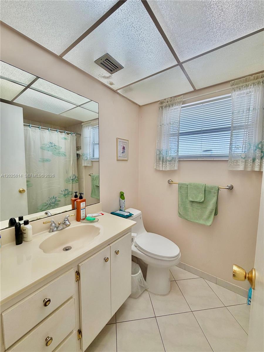LAUDERDALE OAKS CONDO XV - Residential