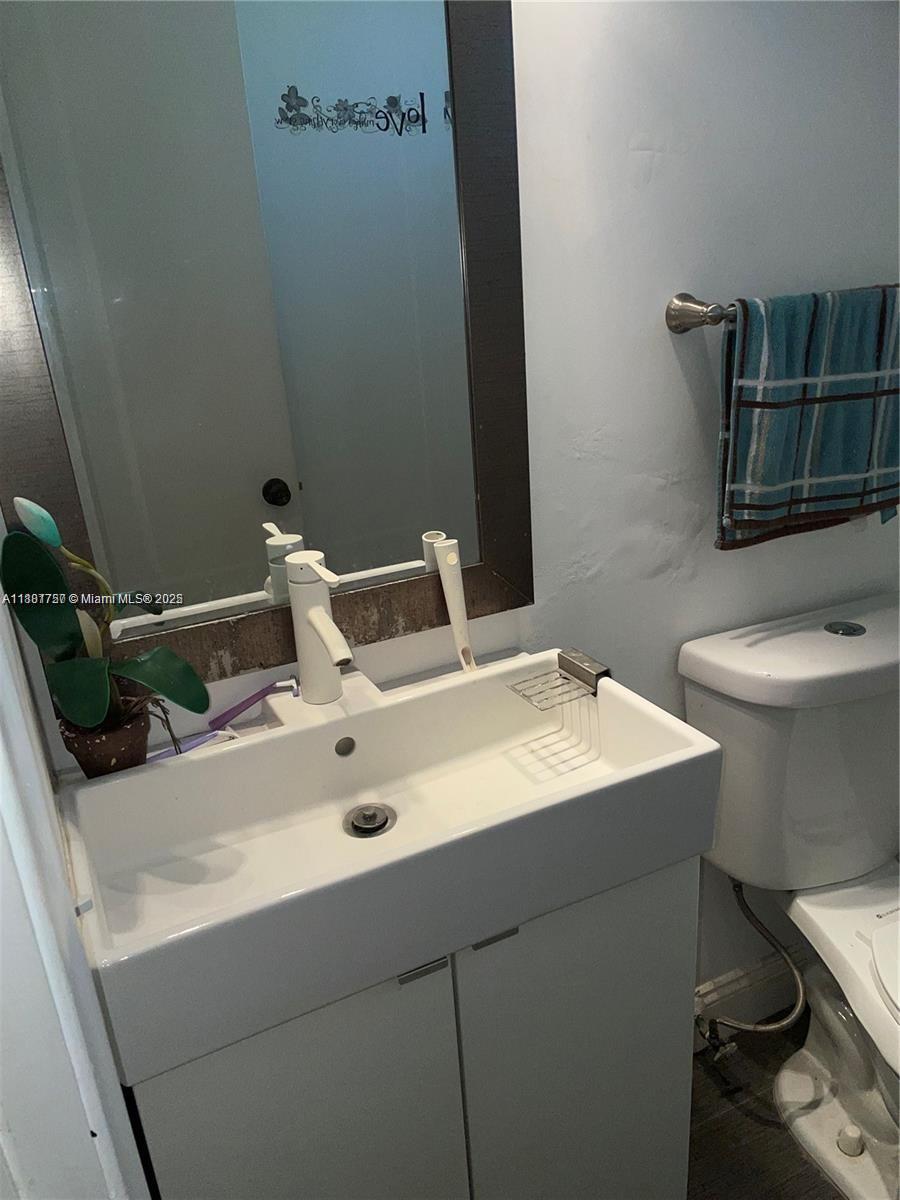 BISC LAKE GARDENS CONDO N - Residential