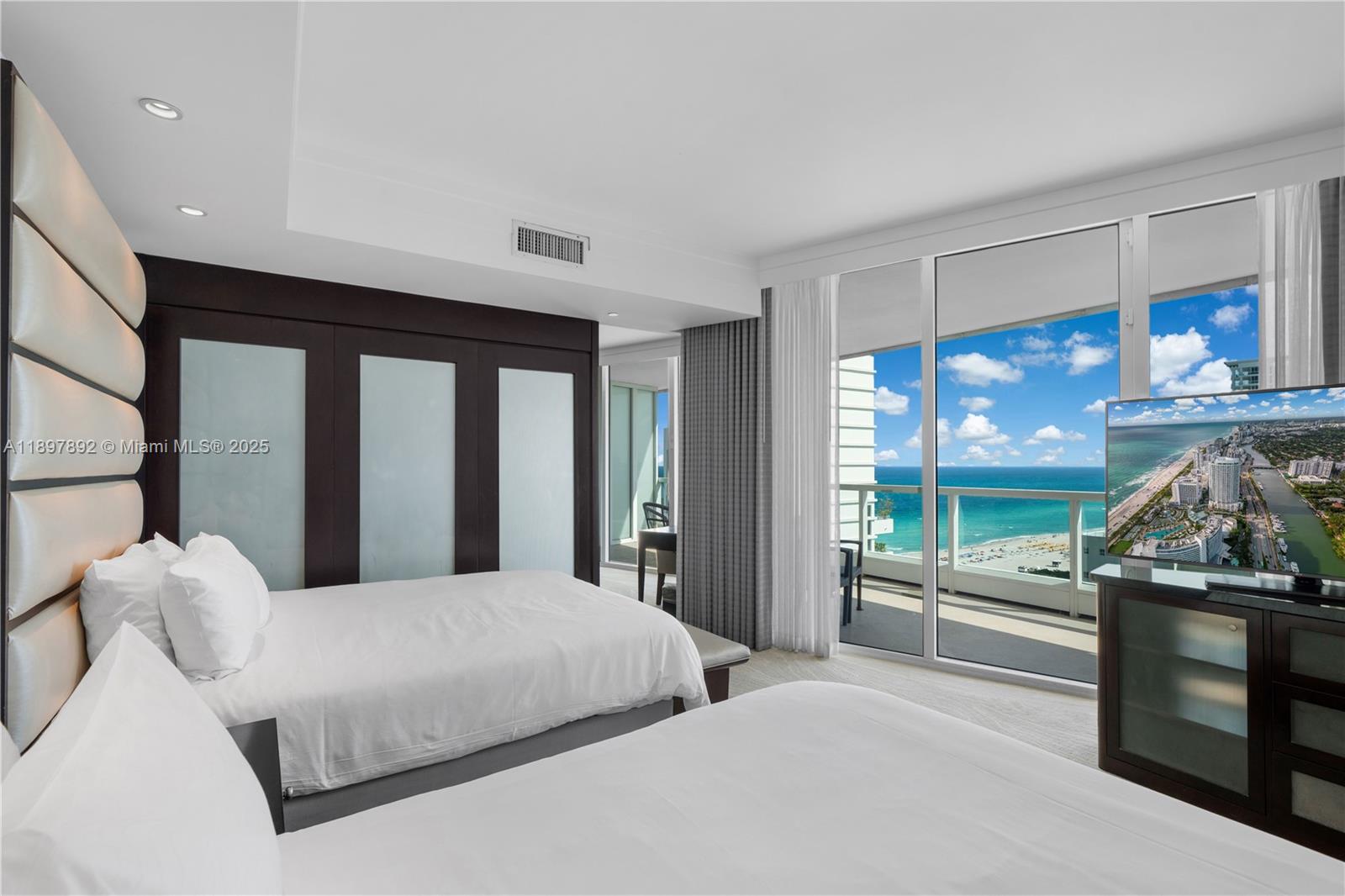 FONTAINEBLEAU III OCEAN C - Residential