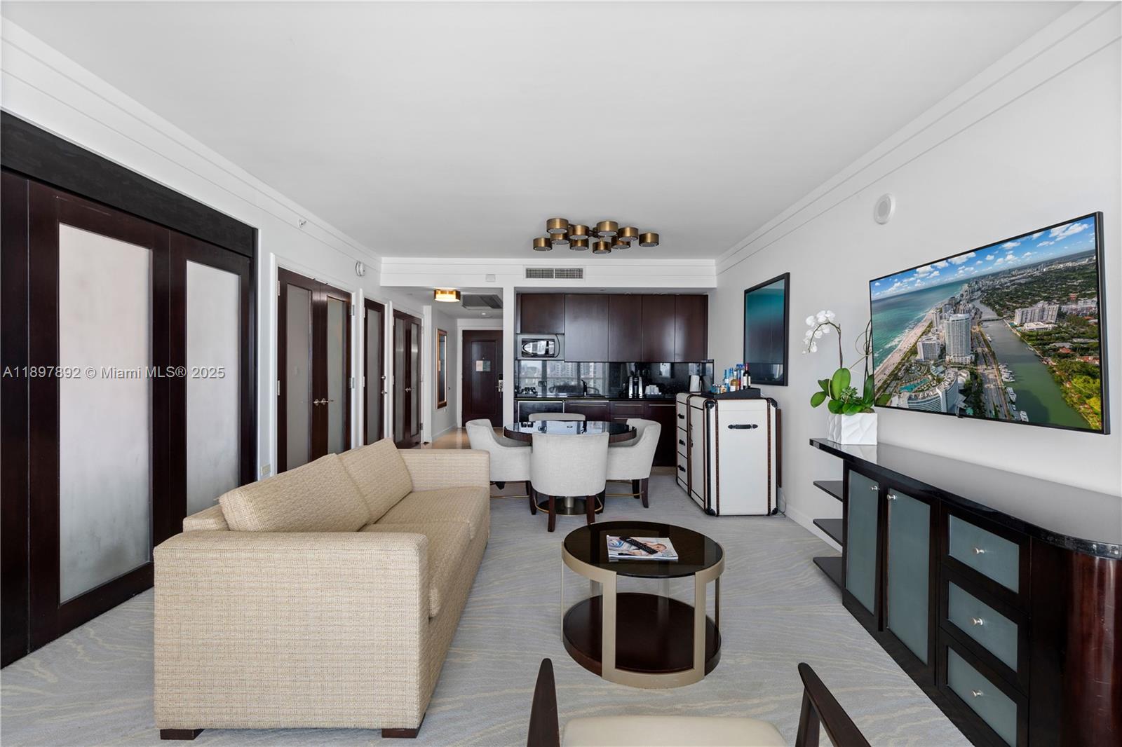 FONTAINEBLEAU III OCEAN C - Residential