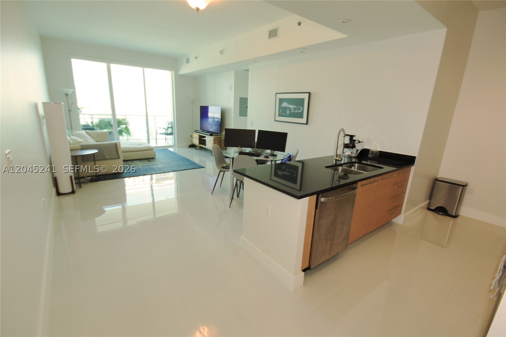 MAJESTIC UNIT WITH AN INCREDIBLE VOLUME. THE 10 FEET HIGH CEILINGS AND THE VERY SPACIOUS LIVING AREA GIVES YOU AN IMPRESSION OF SPACE THAT YOU WILL NOT FIND IN OTHER 1 BEDROOMS. TOWERING SUNSET VIEWS FROM THE 50th FLOOR SHOW YOU THE CITY OF MIAMI IN ALL ITS SPLENDOR. LARGE FULLY EQUIPPED KITCHEN. LARGE DINING AREA AND LARGE LIVING-ROOM. LARGE BALCONY. BATHROOM WITH 2 SINKS, STORAGE AND A WINDOW BRINGING YOU NATURAL LIGHT. CORNER BEDROOM WITH SPECTACULAR WINDOWS AND VIEWS. VERY LARGE CLOSET SPACE. THIS UNIT IS JUST PERFECT. CENTRALLY LOCATED AT 1 BLOCK FROM MARY BRICKELL VILLAGE & BRICKELL CITY CENTER, THE PLAZA BRICKELL OFFERS YOU LUXURY AMENITIES: 24/7 INFINITY POOL, GYM, BUSINESS CENTER, JACCUZZI, CHILDREN PLAYROOM, CONVENIENCE STORE ON SITE, ETC.