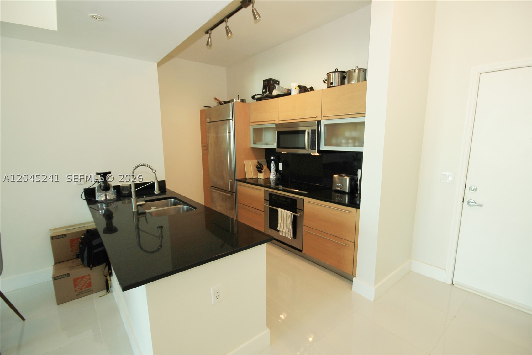 THE PLAZA 851 BRICKELL CON - Residential Lease