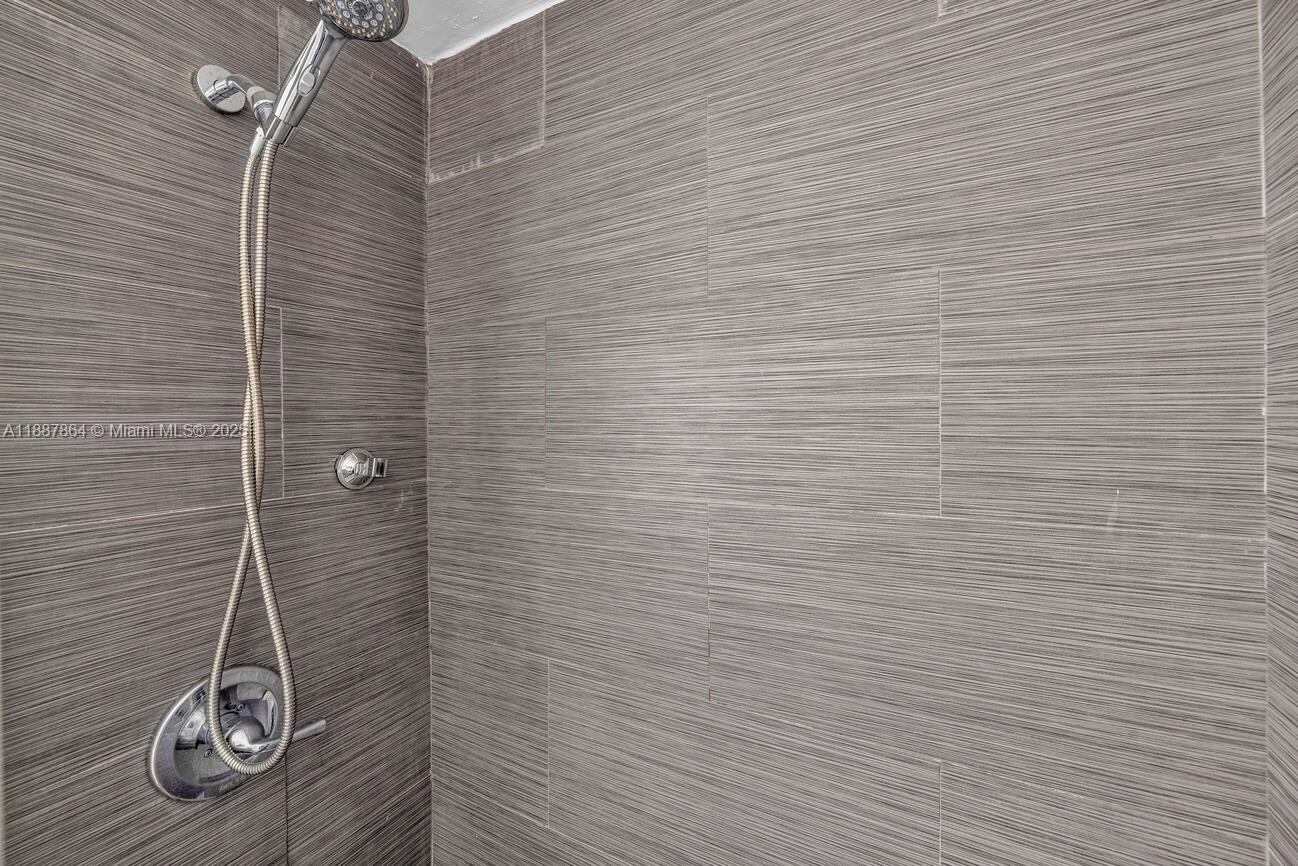 ALTOS DEL MAR NO 3 - Residential Lease