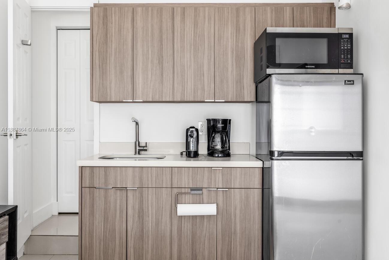 ALTOS DEL MAR NO 3 - Residential Lease