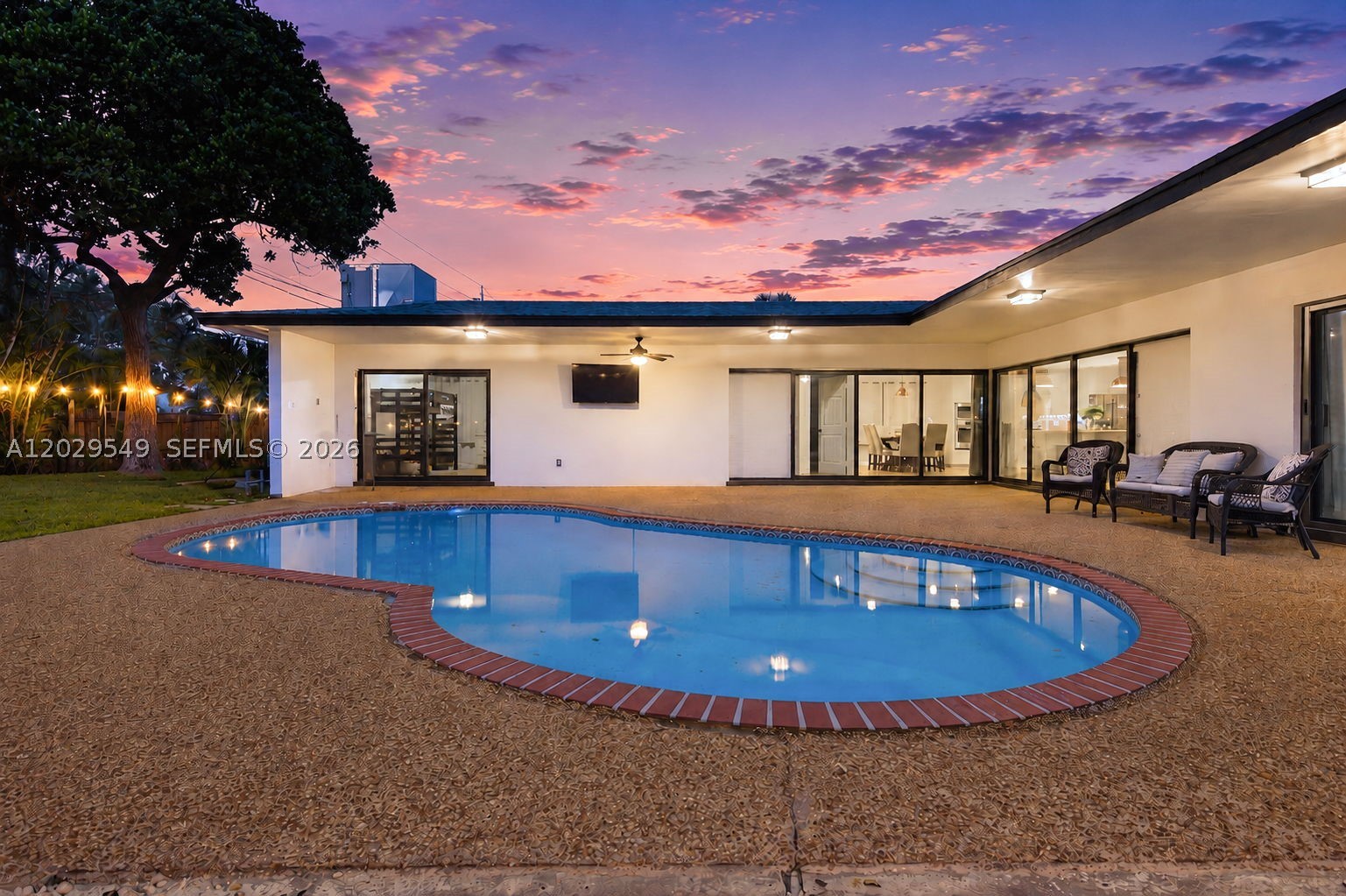HOLLYWOOD HILLS - Residential