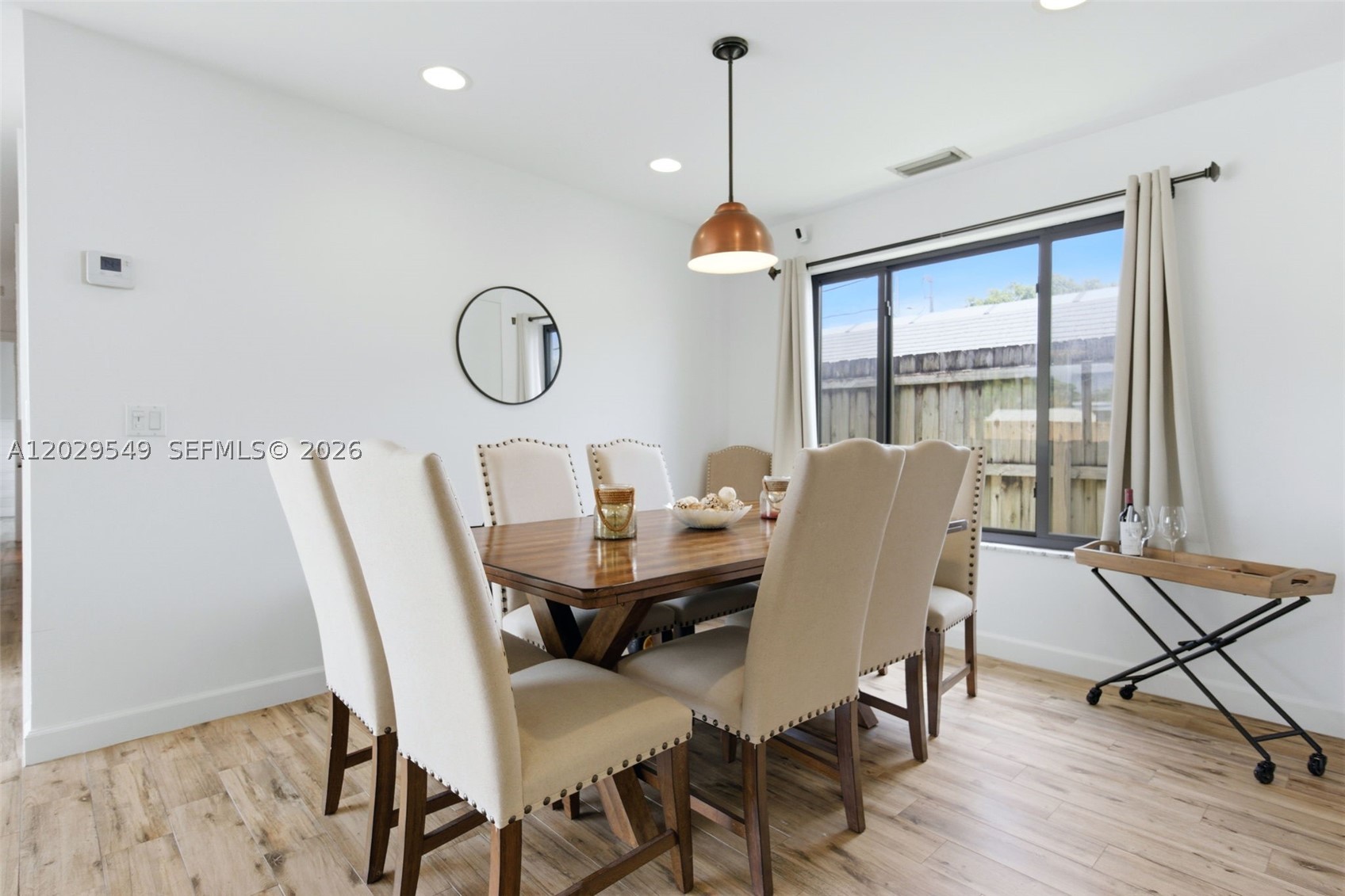 HOLLYWOOD HILLS - Residential