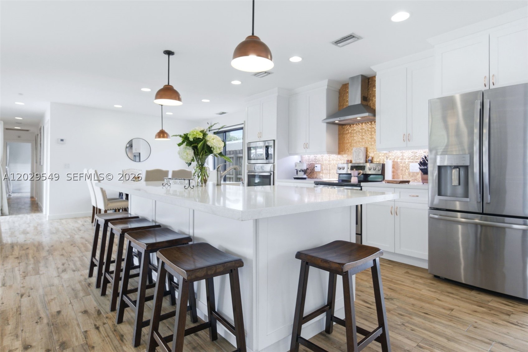 HOLLYWOOD HILLS - Residential
