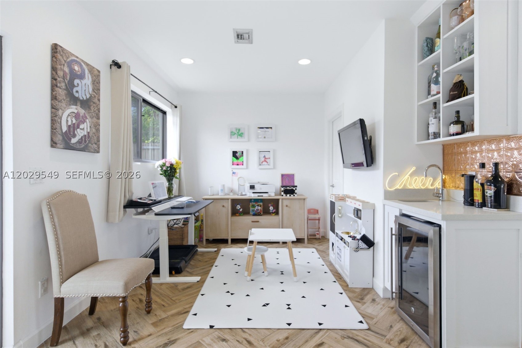 HOLLYWOOD HILLS - Residential