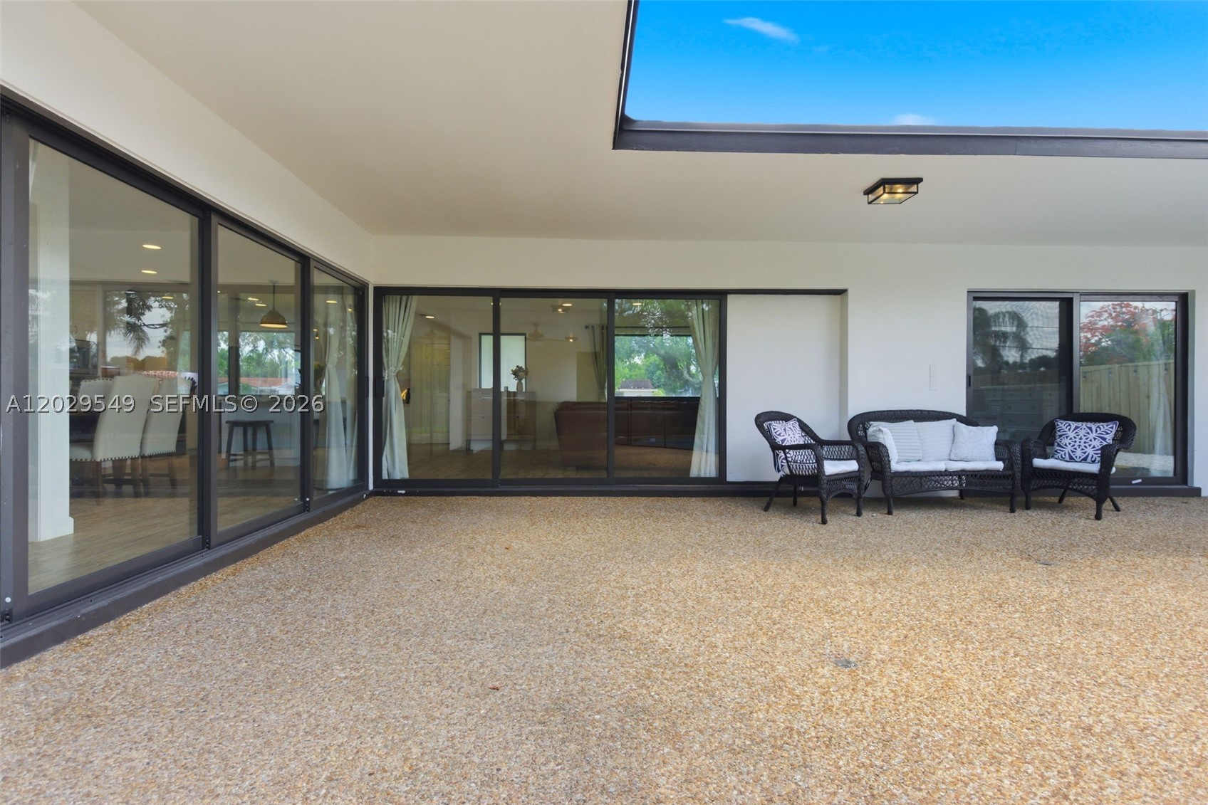 HOLLYWOOD HILLS - Residential