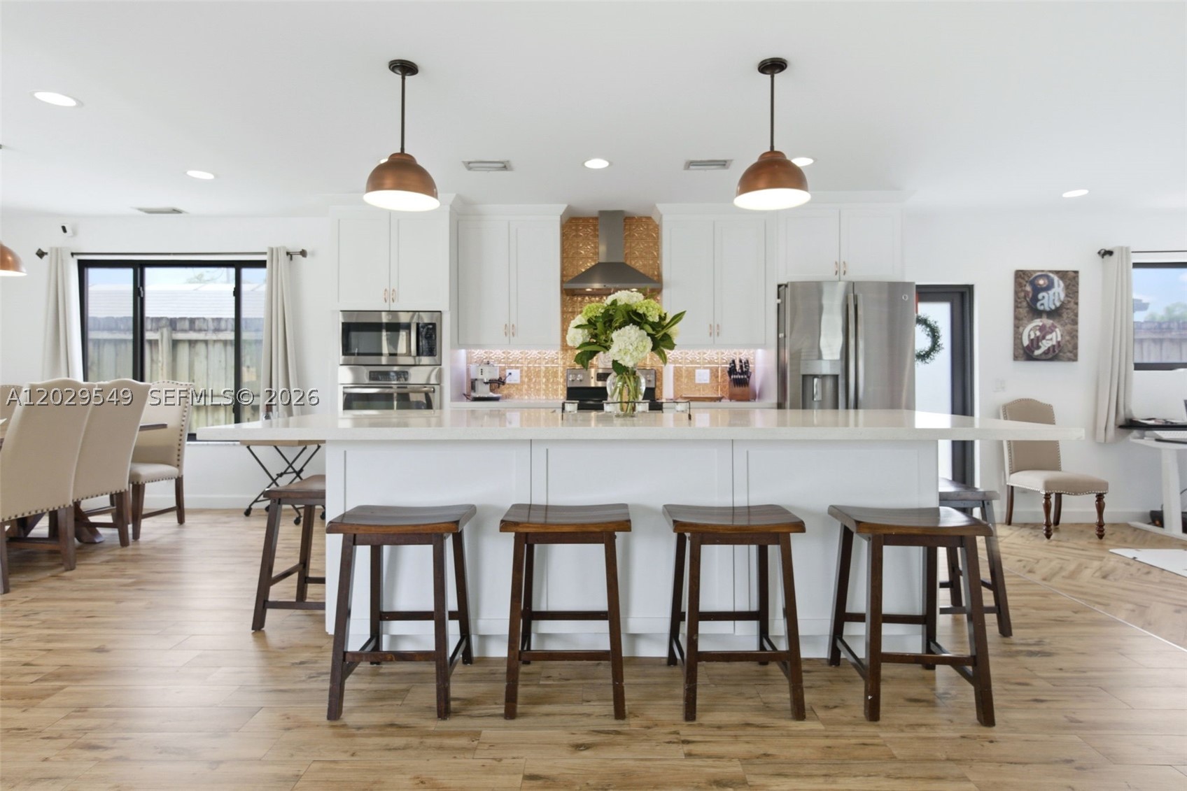 HOLLYWOOD HILLS - Residential