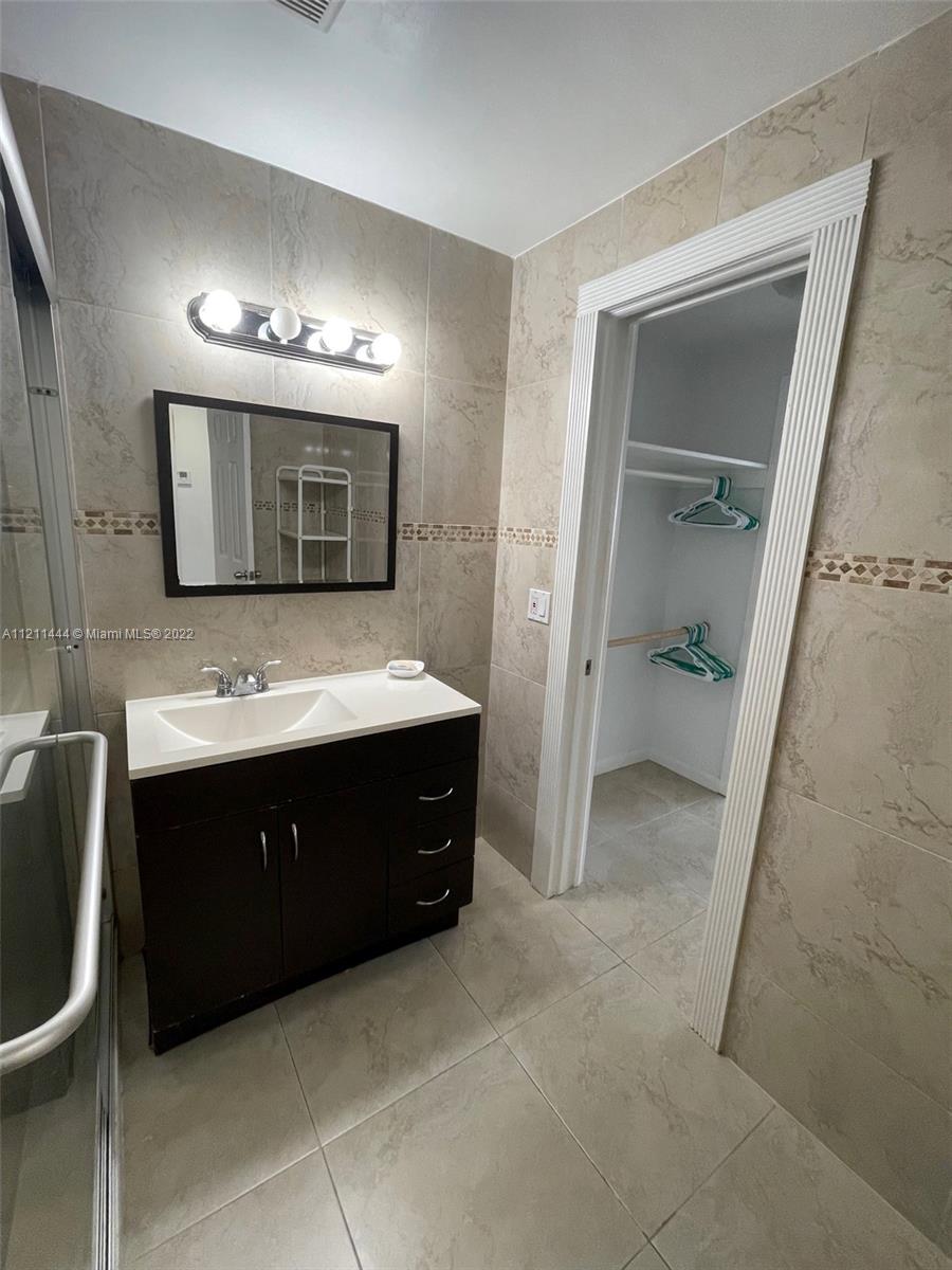 FOUNTAINVIEW CONDO NO 3 - Residential Lease