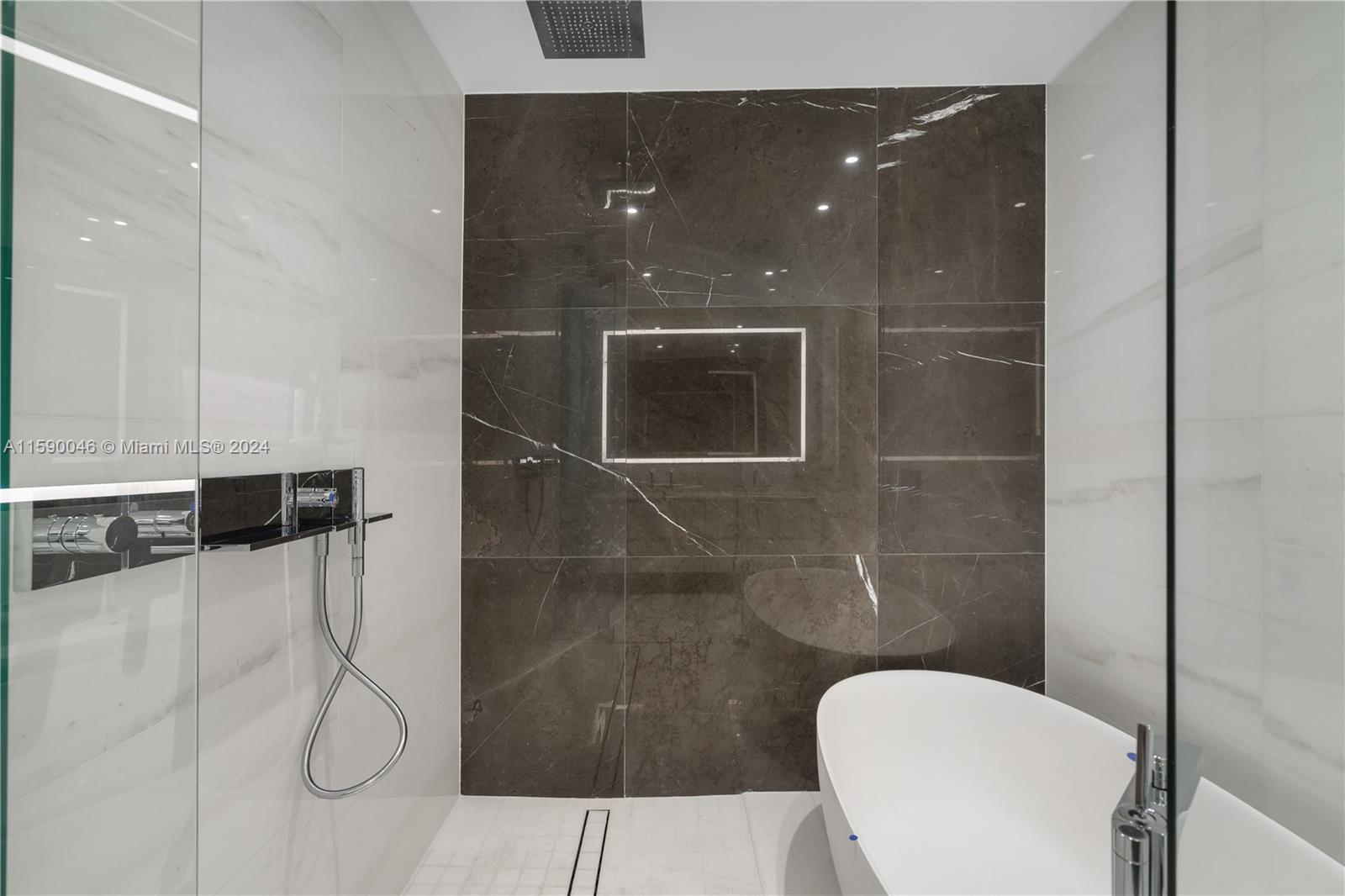 ASTON MARTIN RESIDENCES - Residential