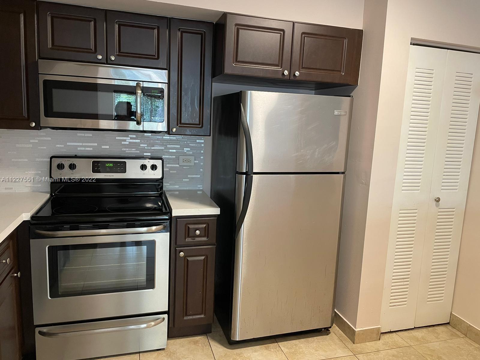 LAKEWOOD AT EMERALD HILLS - Residential Lease