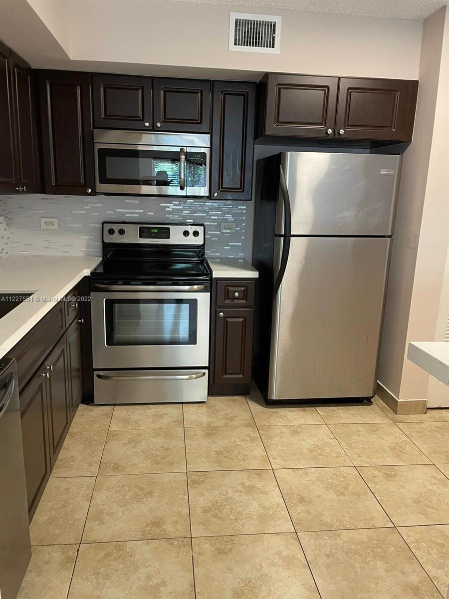 LAKEWOOD AT EMERALD HILLS - Residential Lease