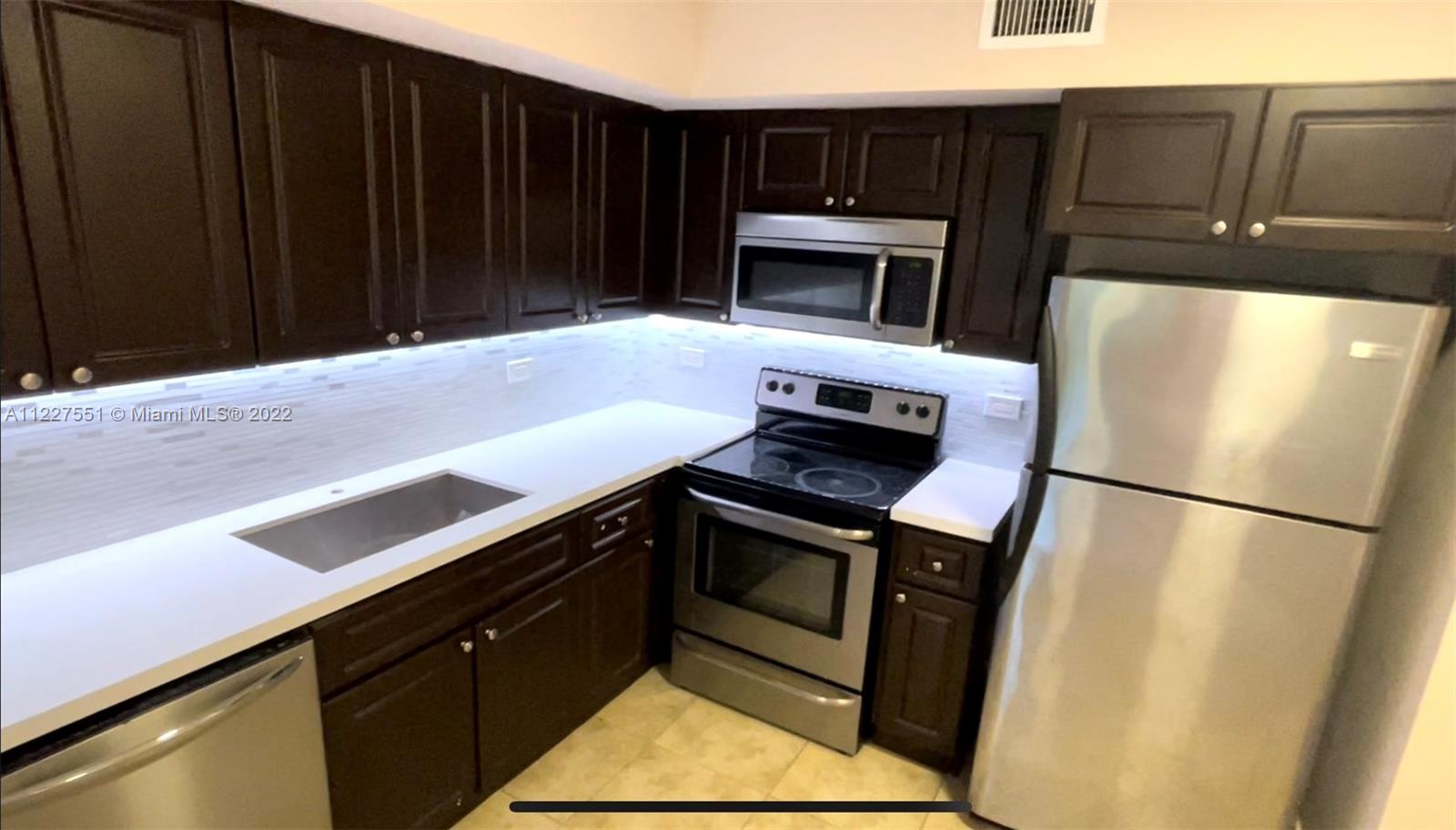 Great renewed CORNER 2+1 apartment for rent with lakeview READY to move in. 
1st floor property, tiled floor, 100% freshly painted. Upgraded kitchen: new quartz countertops/backsplash/sink/faucet, SS appliances, breakfast bar, new LED fixtures, Blinds on every window, washer & dryer inside.  Water/Sewer/GarbageRemoval included. One assigned parking space. Quiet gated community: pool by the lake, grills, picnic tables, kids zone, gym, tennis, clubhouse, lots of trees. Convenient area: supermarket, pharmacy, restaurantes, close to I-95/Turnpike. Recorded video tour is available upon request. Equal ---Only showing OPEN HOUSE Sun 6/26 from 5pm to 7pm--- Req: 1st month, 2mo security deposit (no last month), associat screening $150 fee, 650+ CreditScore, tenant insurance.Housing Opportunity