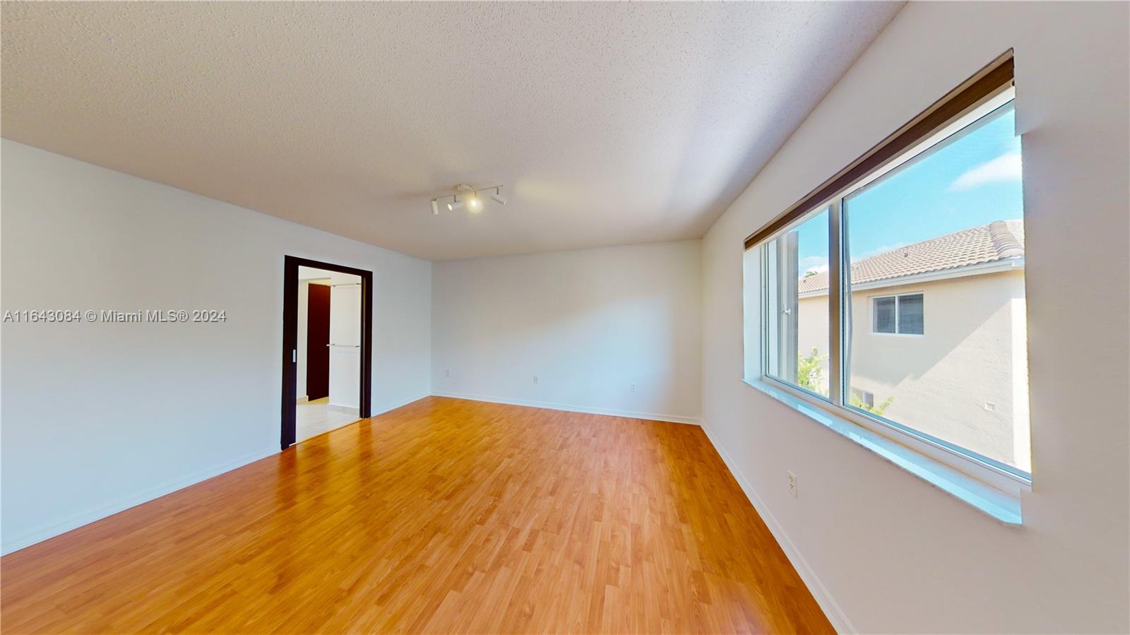 DORAL RESERVE - Residential Lease