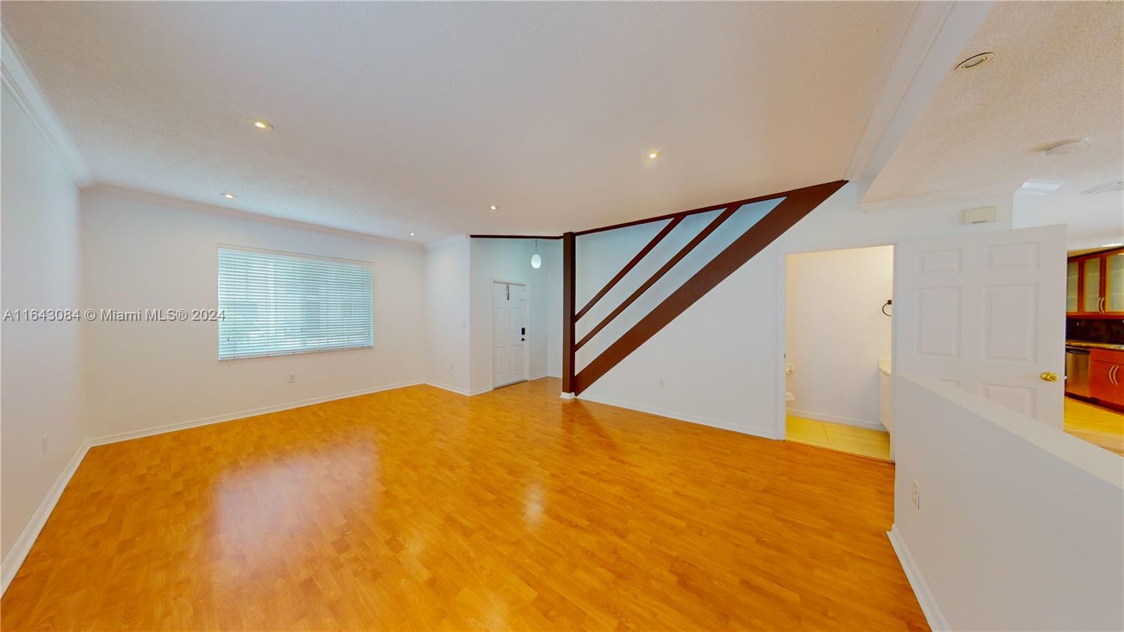 DORAL RESERVE - Residential Lease