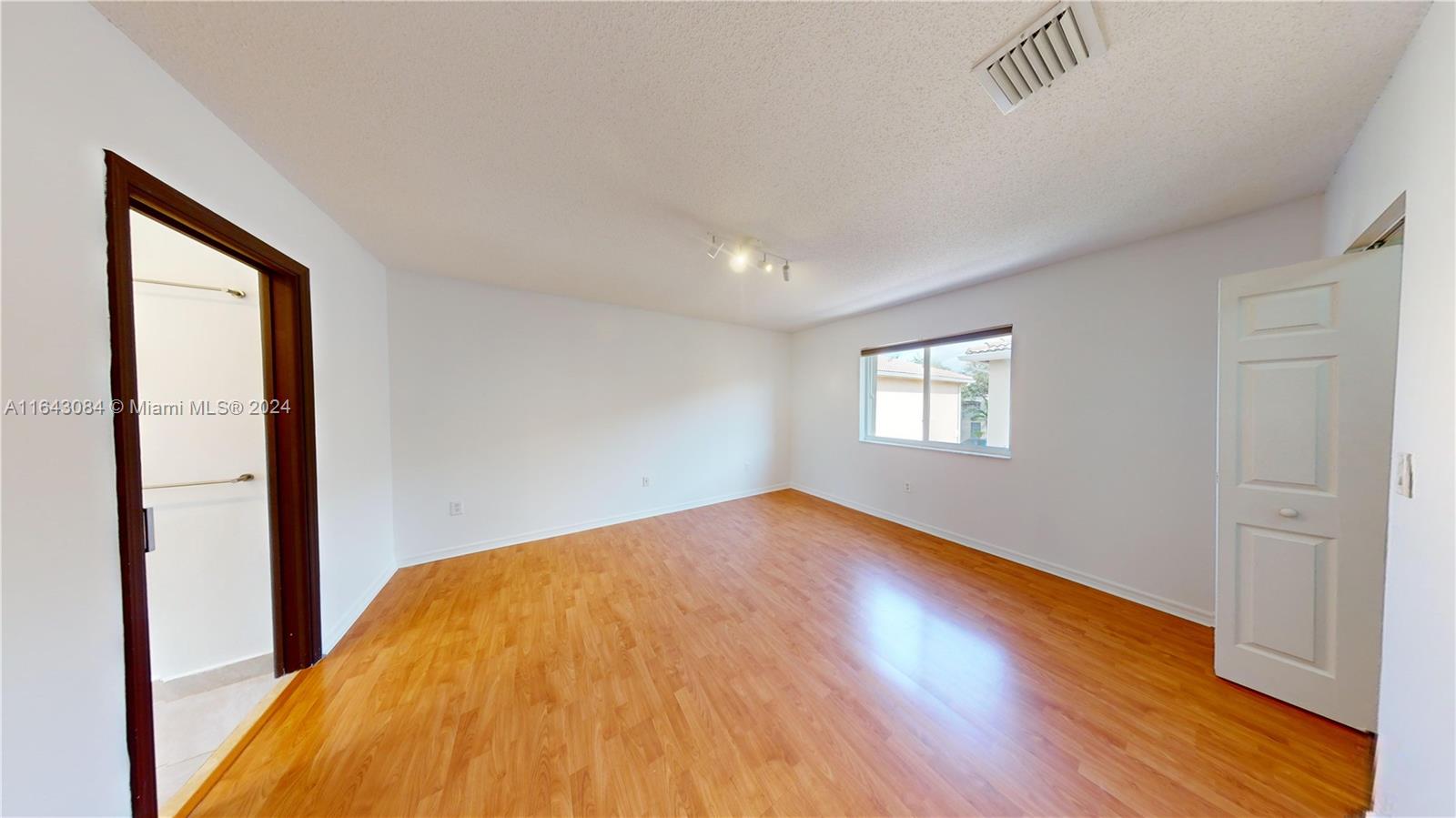 DORAL RESERVE - Residential Lease