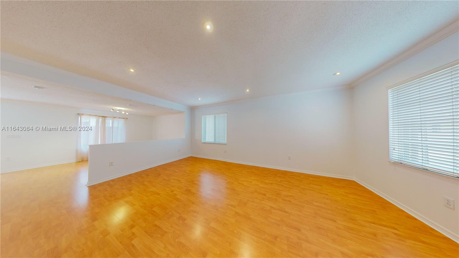 DORAL RESERVE - Residential Lease