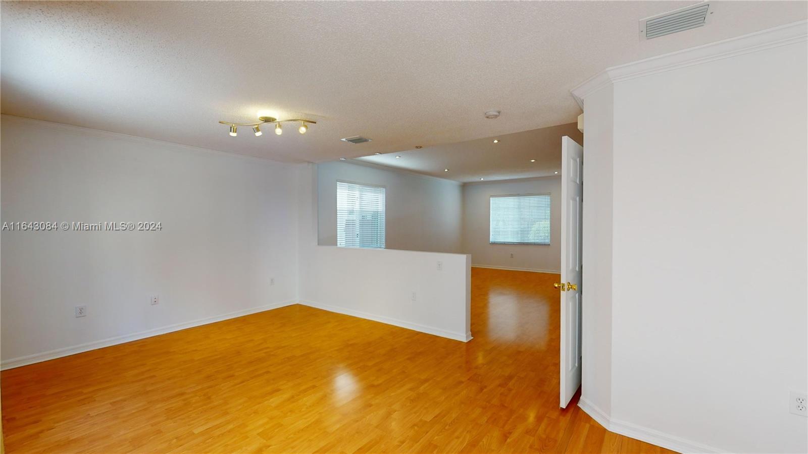 DORAL RESERVE - Residential Lease