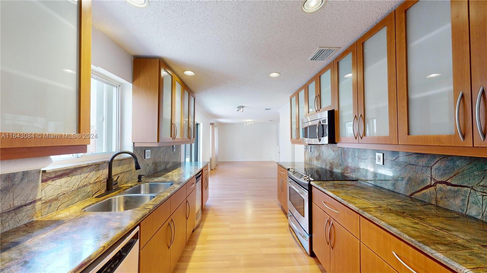 DORAL RESERVE - Residential Lease