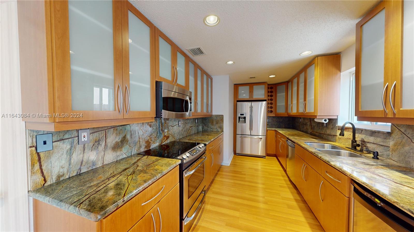 DORAL RESERVE - Residential Lease