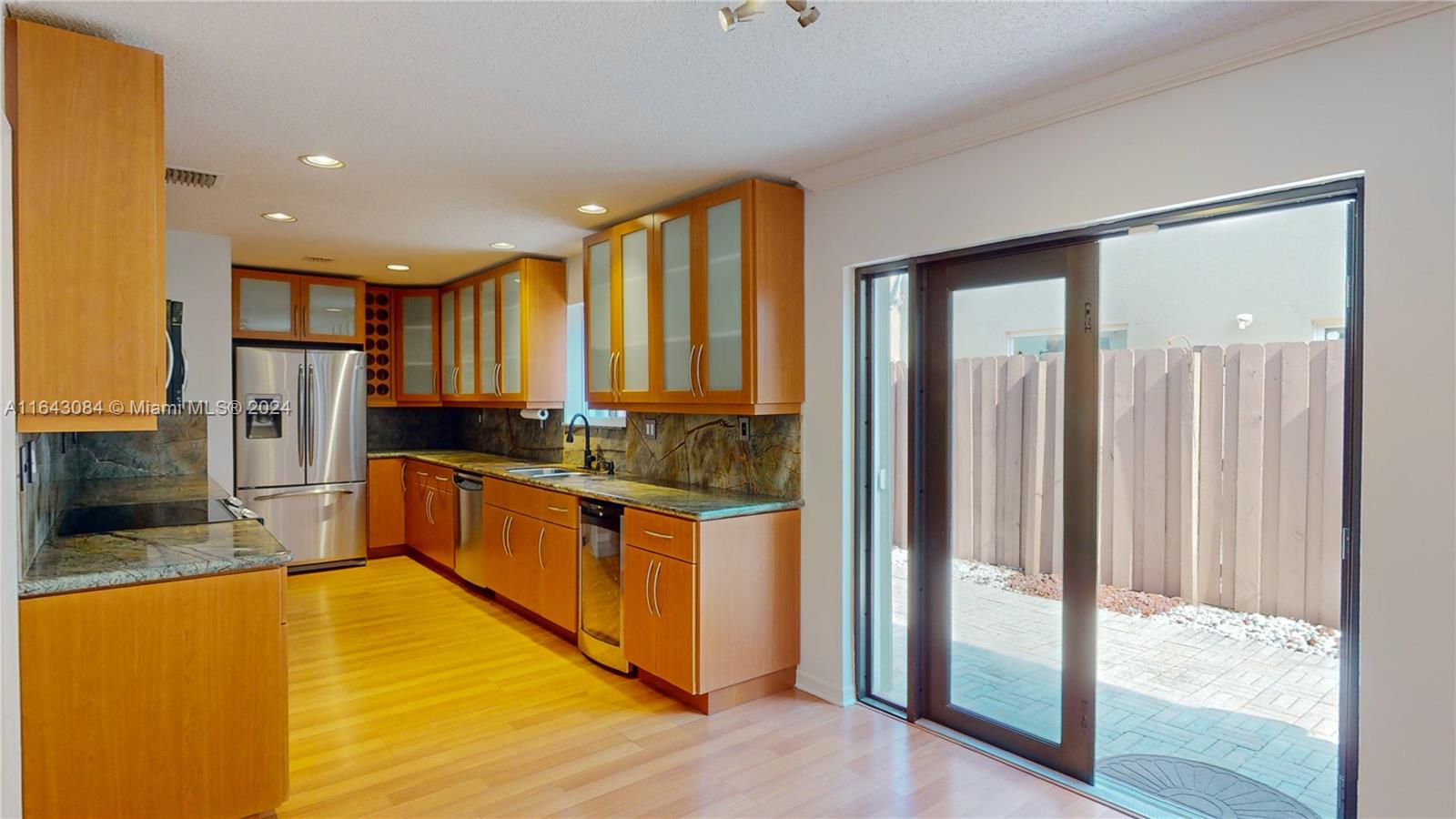 DORAL RESERVE - Residential Lease