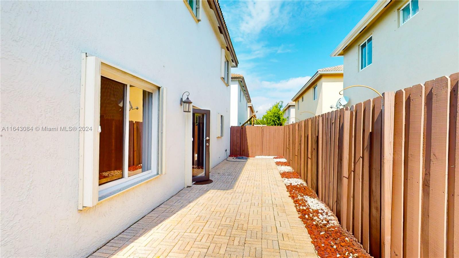 DORAL RESERVE - Residential Lease