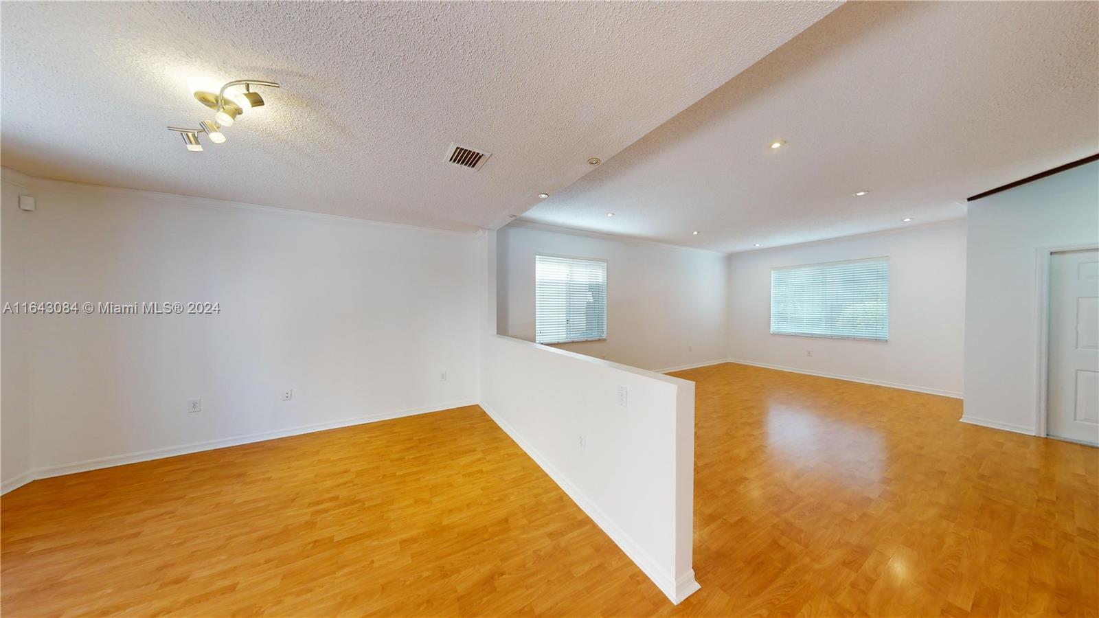 DORAL RESERVE - Residential Lease