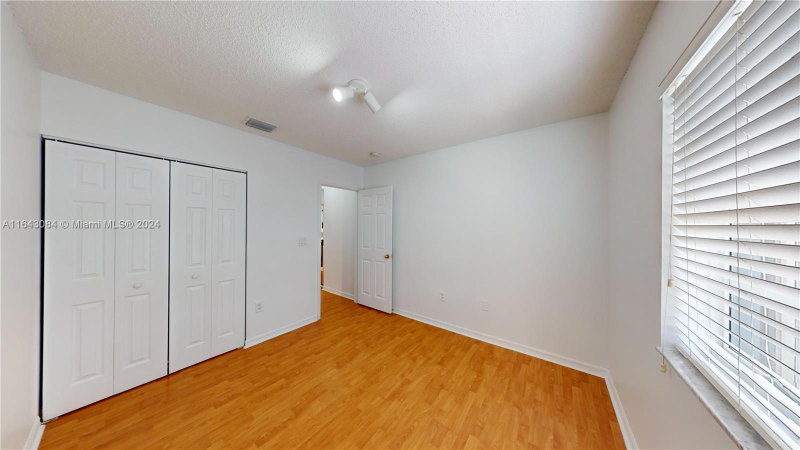 DORAL RESERVE - Residential Lease