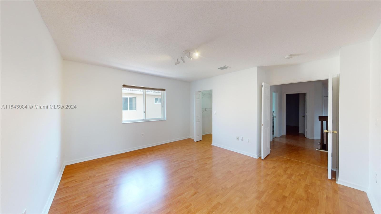 DORAL RESERVE - Residential Lease