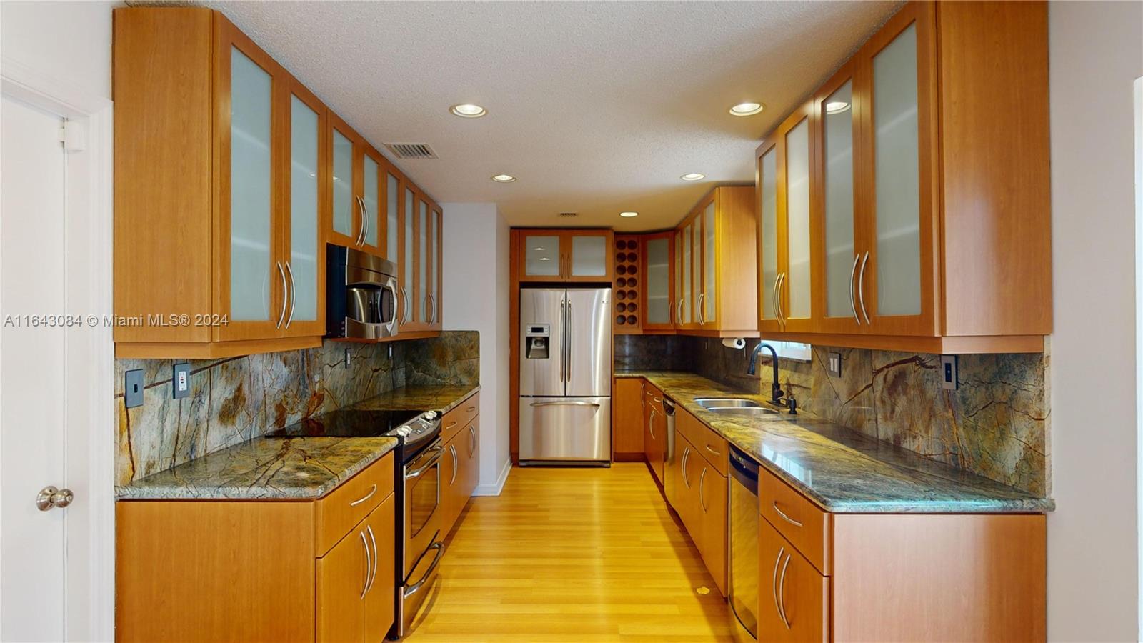 DORAL RESERVE - Residential Lease