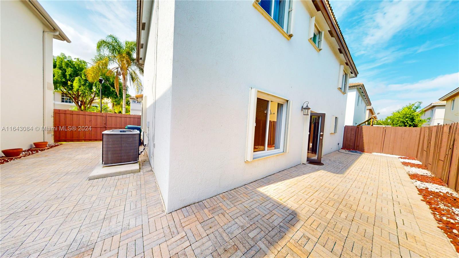 DORAL RESERVE - Residential Lease