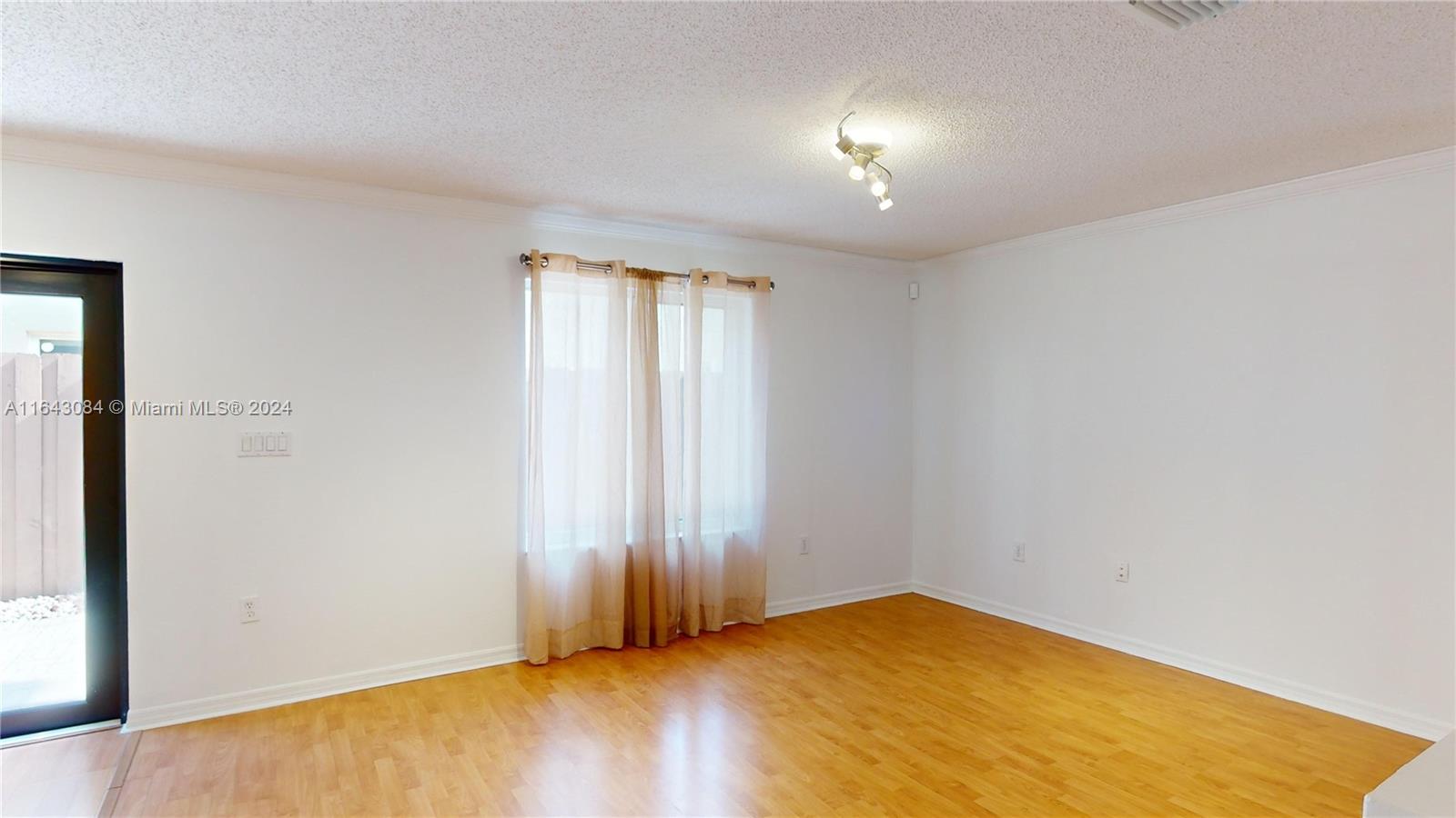 DORAL RESERVE - Residential Lease