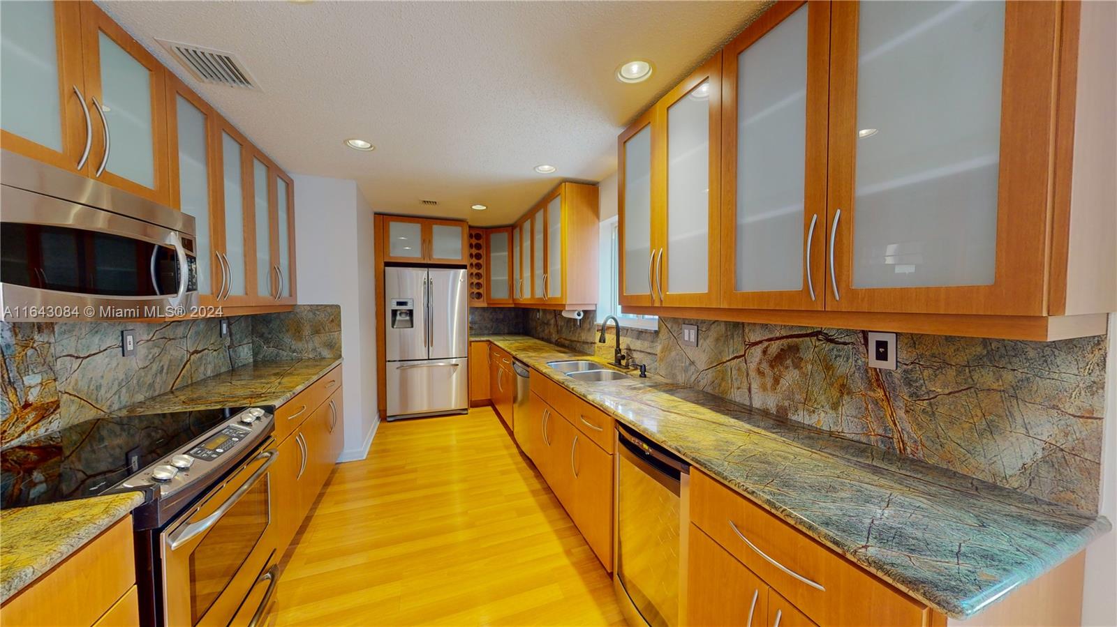 DORAL RESERVE - Residential Lease