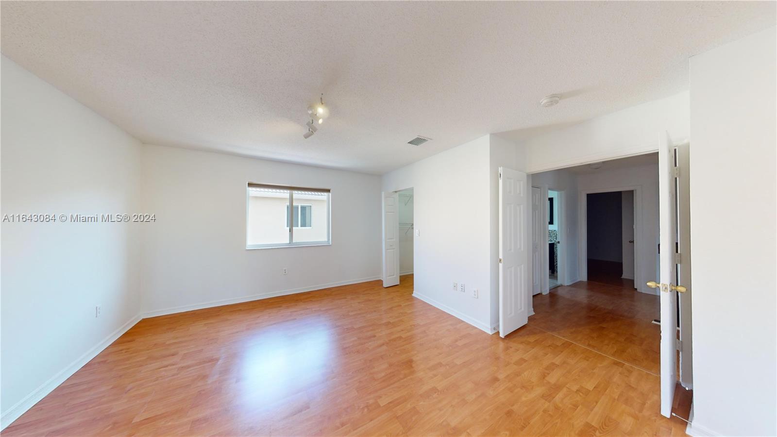 DORAL RESERVE - Residential Lease