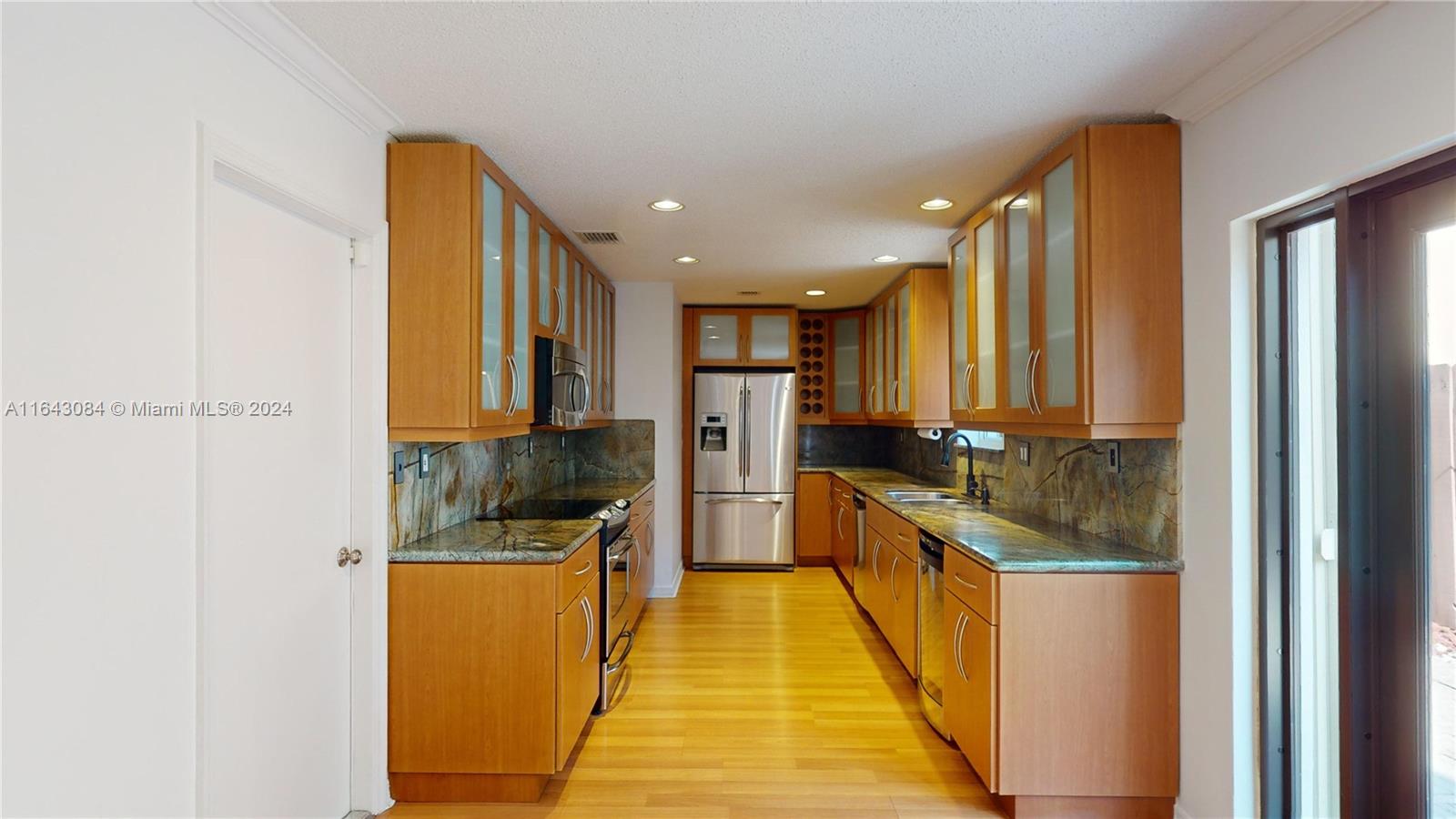 DORAL RESERVE - Residential Lease