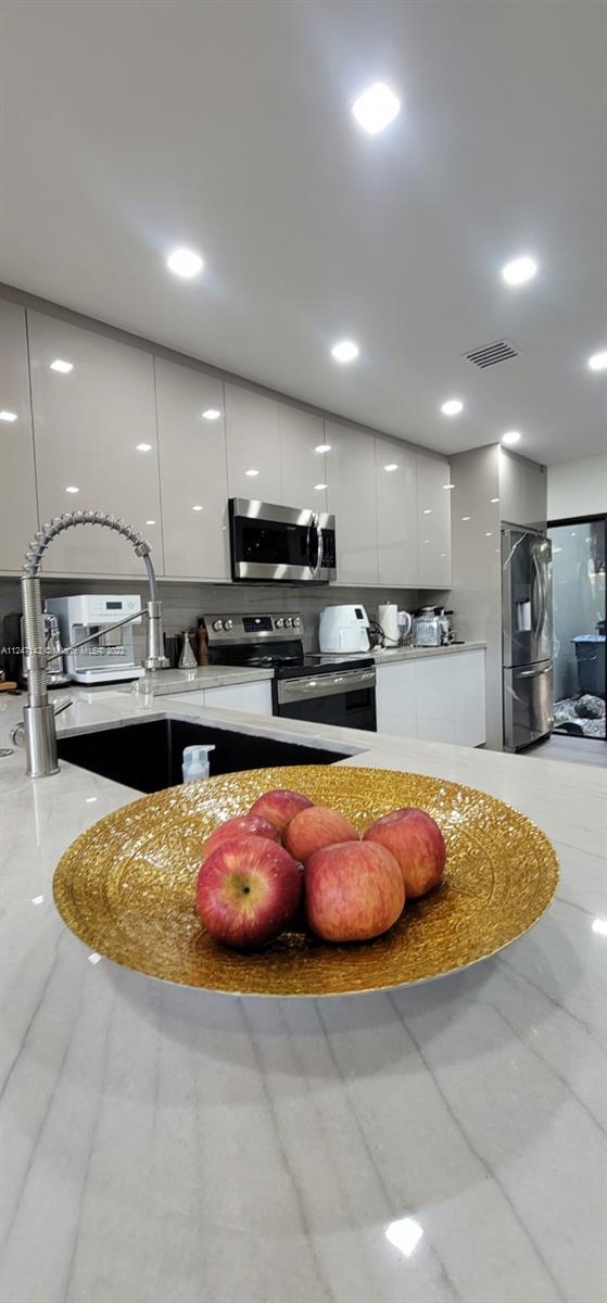 COSTA DEL SOL CONDO F - Residential Lease