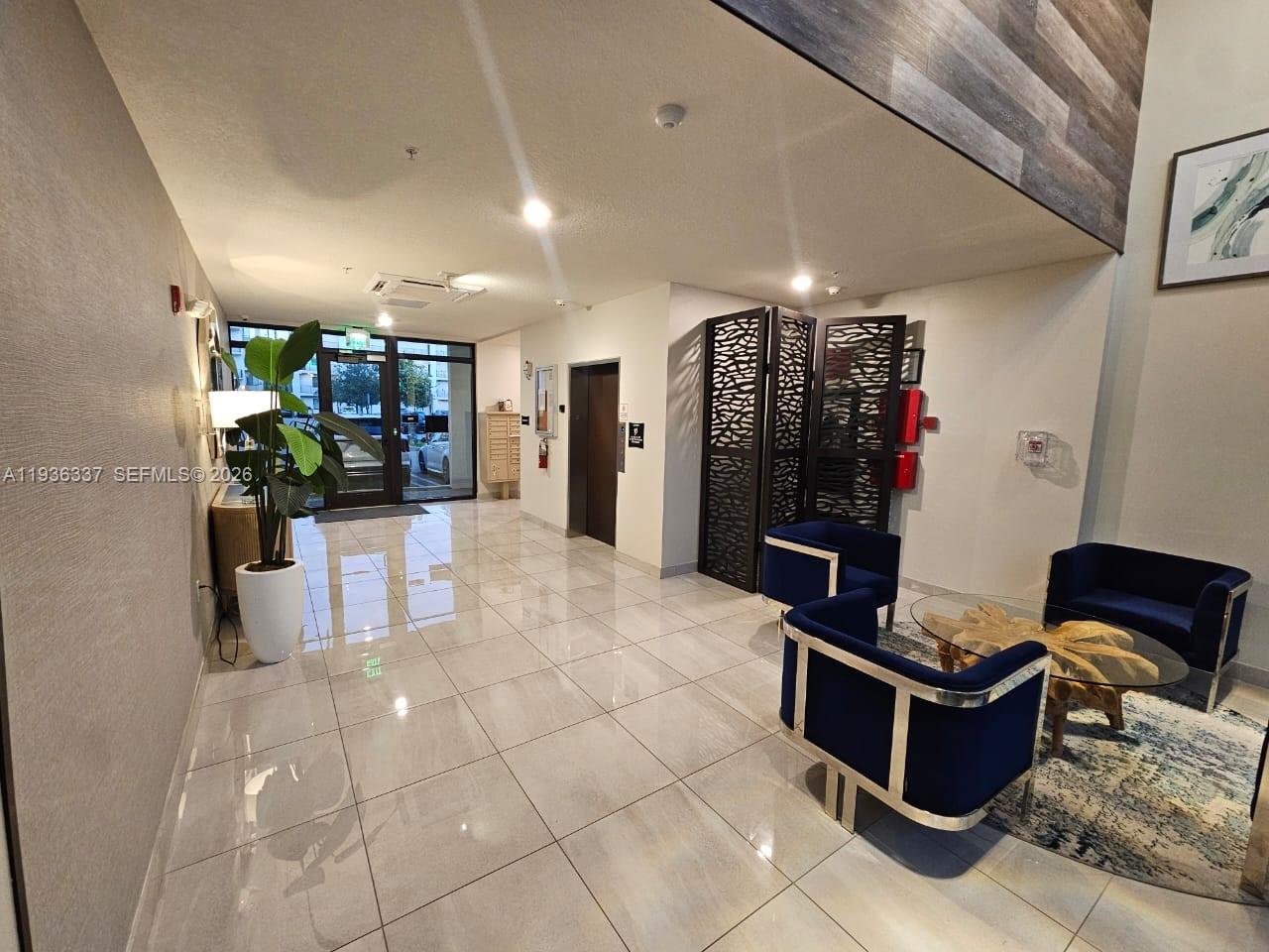 DOWNTOWN DORAL SOUTH PHAS - Residential