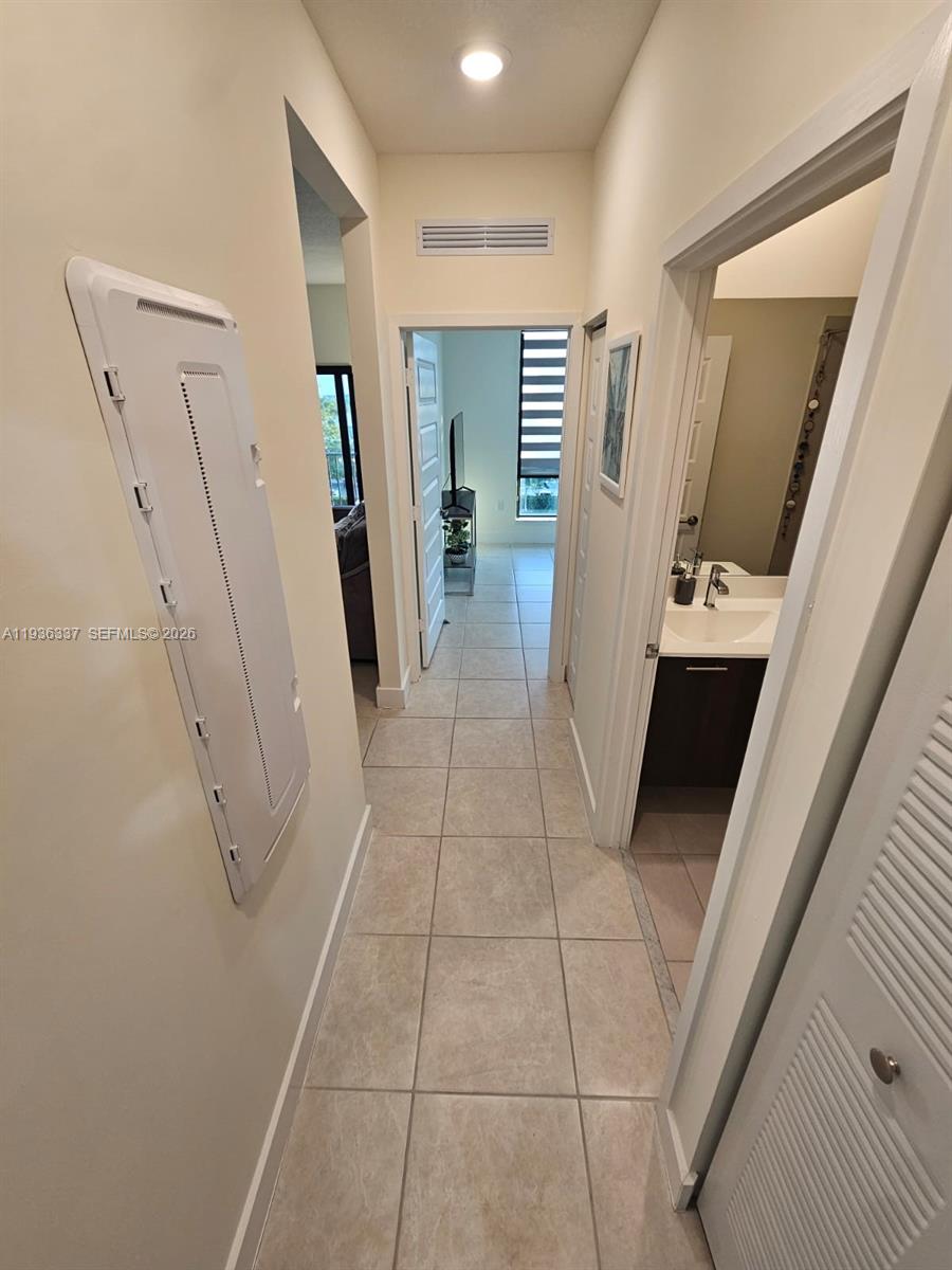 DOWNTOWN DORAL SOUTH PHAS - Residential
