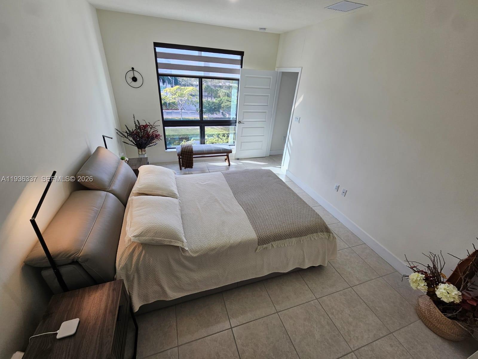 DOWNTOWN DORAL SOUTH PHAS - Residential