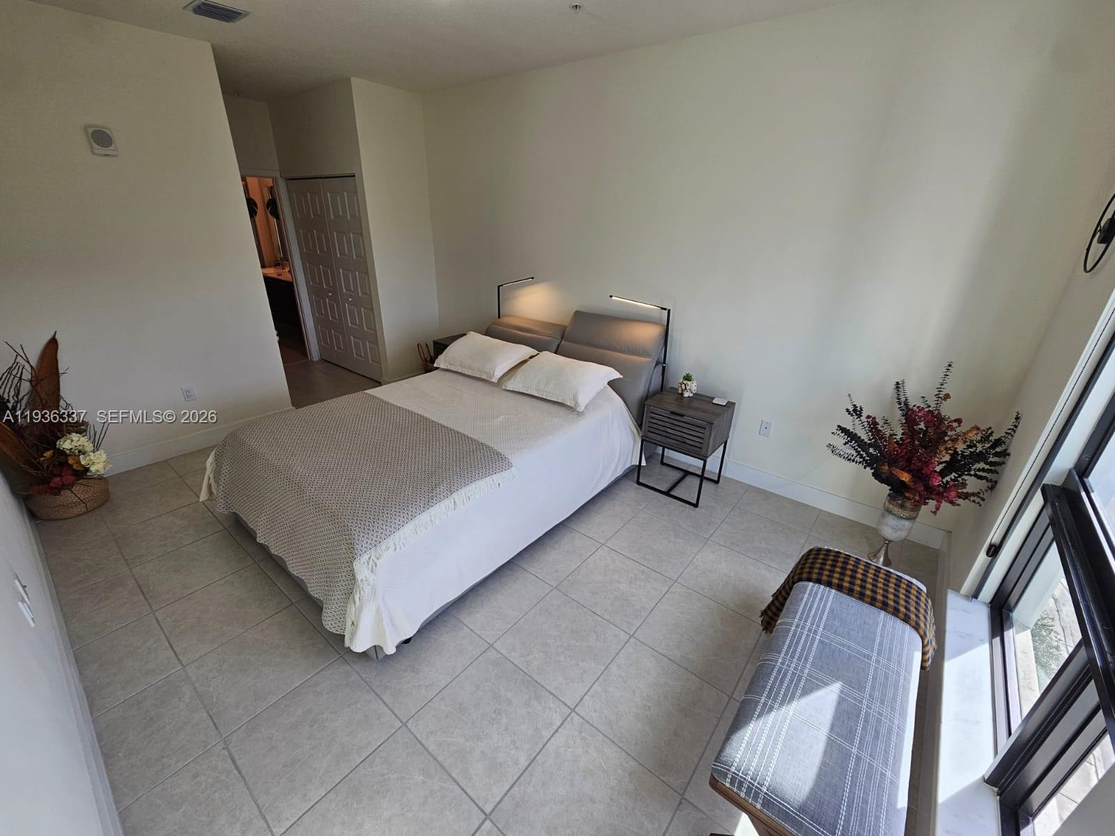 DOWNTOWN DORAL SOUTH PHAS - Residential