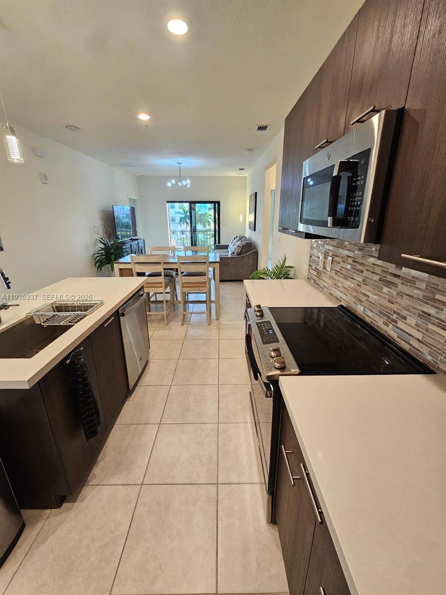 DOWNTOWN DORAL SOUTH PHAS - Residential