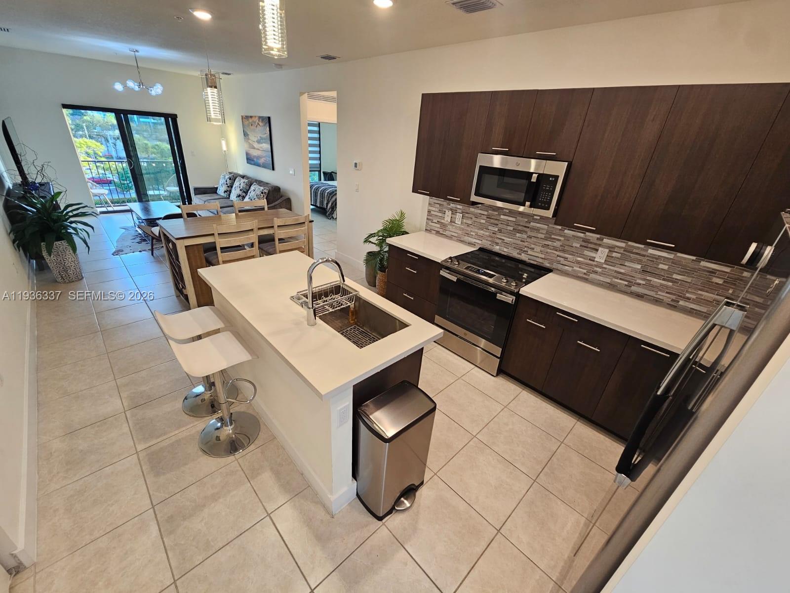 DOWNTOWN DORAL SOUTH PHAS - Residential