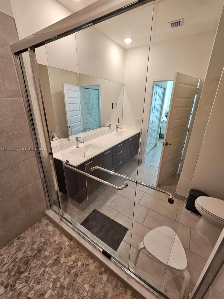 DOWNTOWN DORAL SOUTH PHAS - Residential
